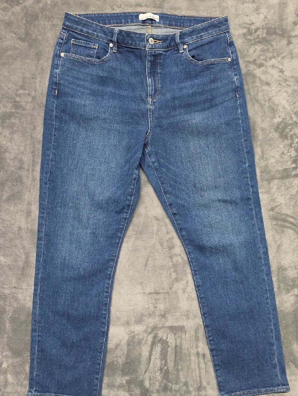LOFT Straight Leg  Curvey Boyfriend Jeans in Medium Blue Wash sz 14